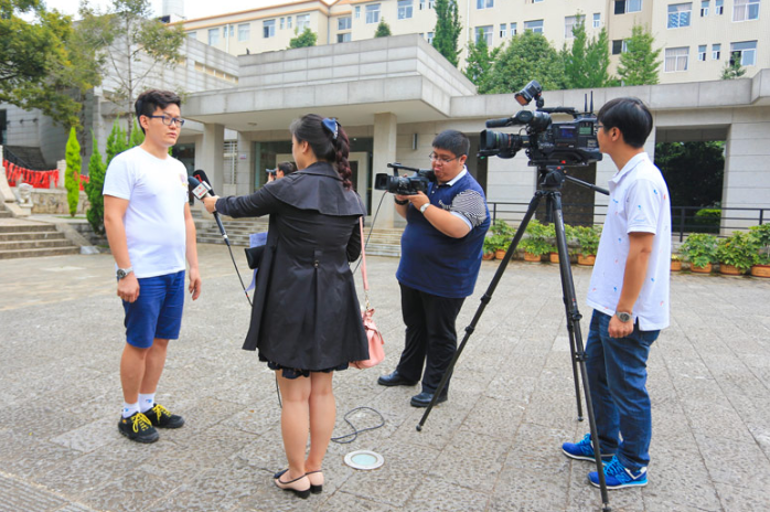 “四川男教师被指猥亵多名男生案将开庭”