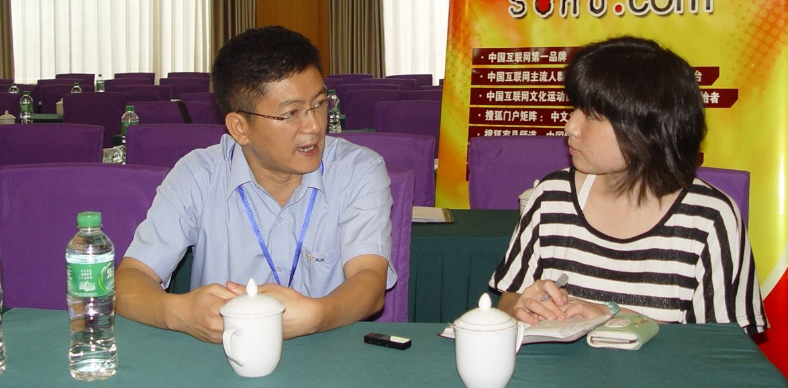 “电动车大爷撞上保时捷当场转账”